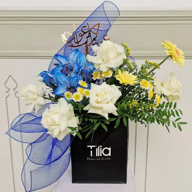 A black Tilia box with blue mesh and white roses